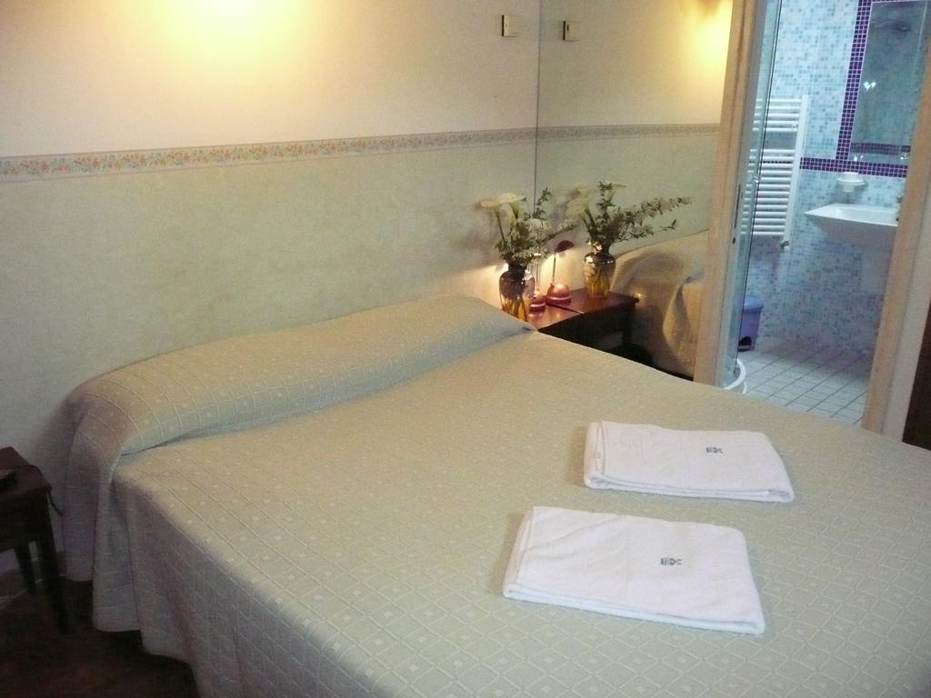 A Casa Sorriso B&B La Massimina-Casal Lumbroso Værelse billede